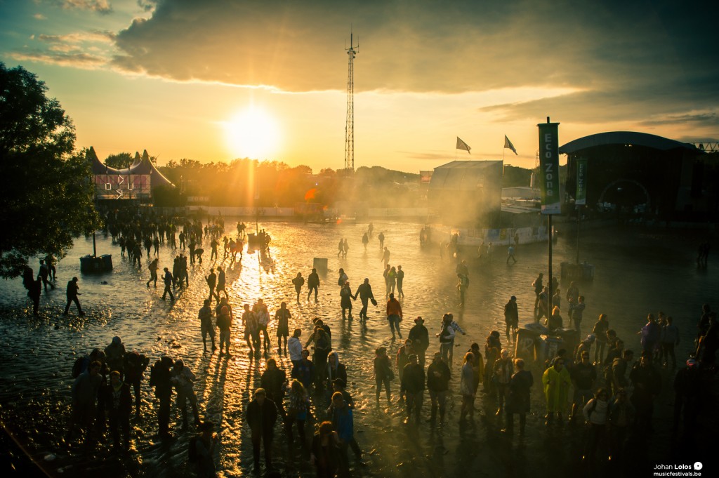 Sonnenuntergang am letzten Dour-Festival-Tag