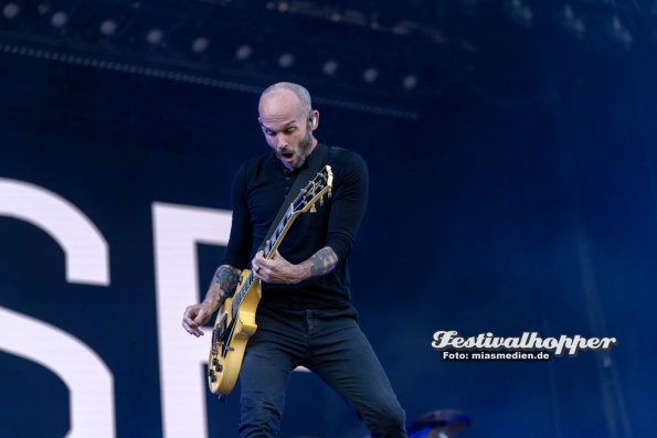 Rock-im-Park-4727_RISEAGAINST_guitar