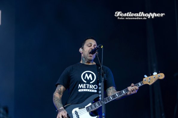 Rock-im-Park-4758_RISEAGAINST_bass